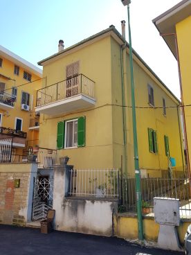 https://www.progettocasa1.it/immagini_immobili/11-03-2020/appartamento-vendita-colleferro-roma-via-della-selva-42-164.jpg